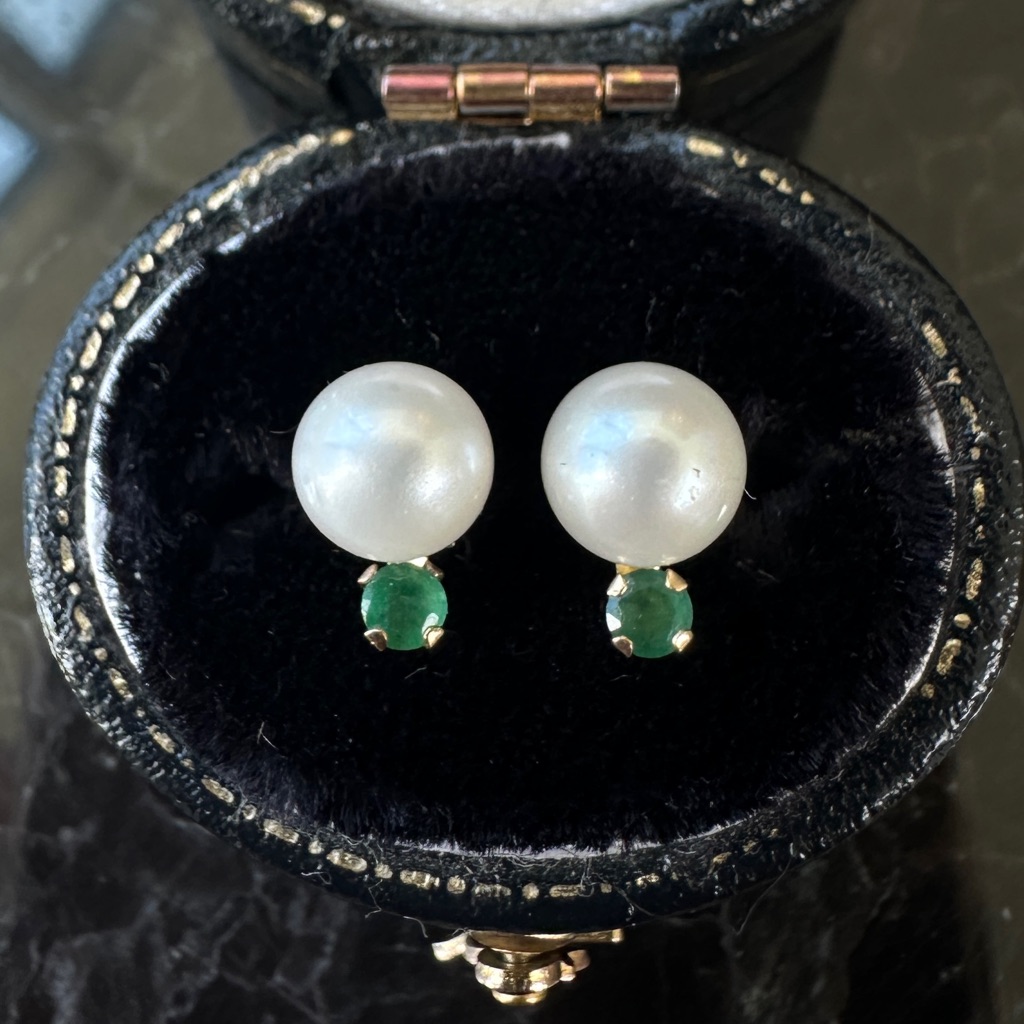 Gorgeous Vintage 10k Yellow Gold Cultured Pearl & Natural Emerald Stud Earrings